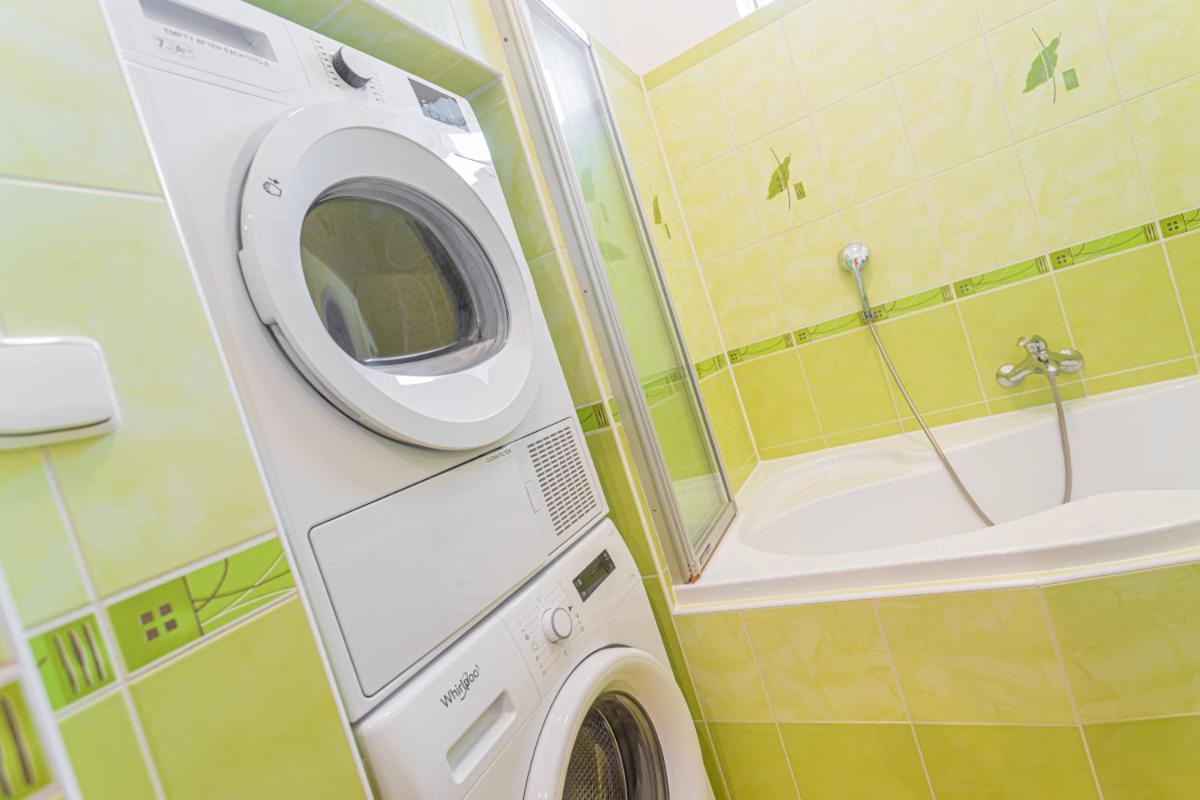 Jet Hottub - Washer&Dryer - 12Min Center - 160Mbs Wifi Прага Екстериор снимка
